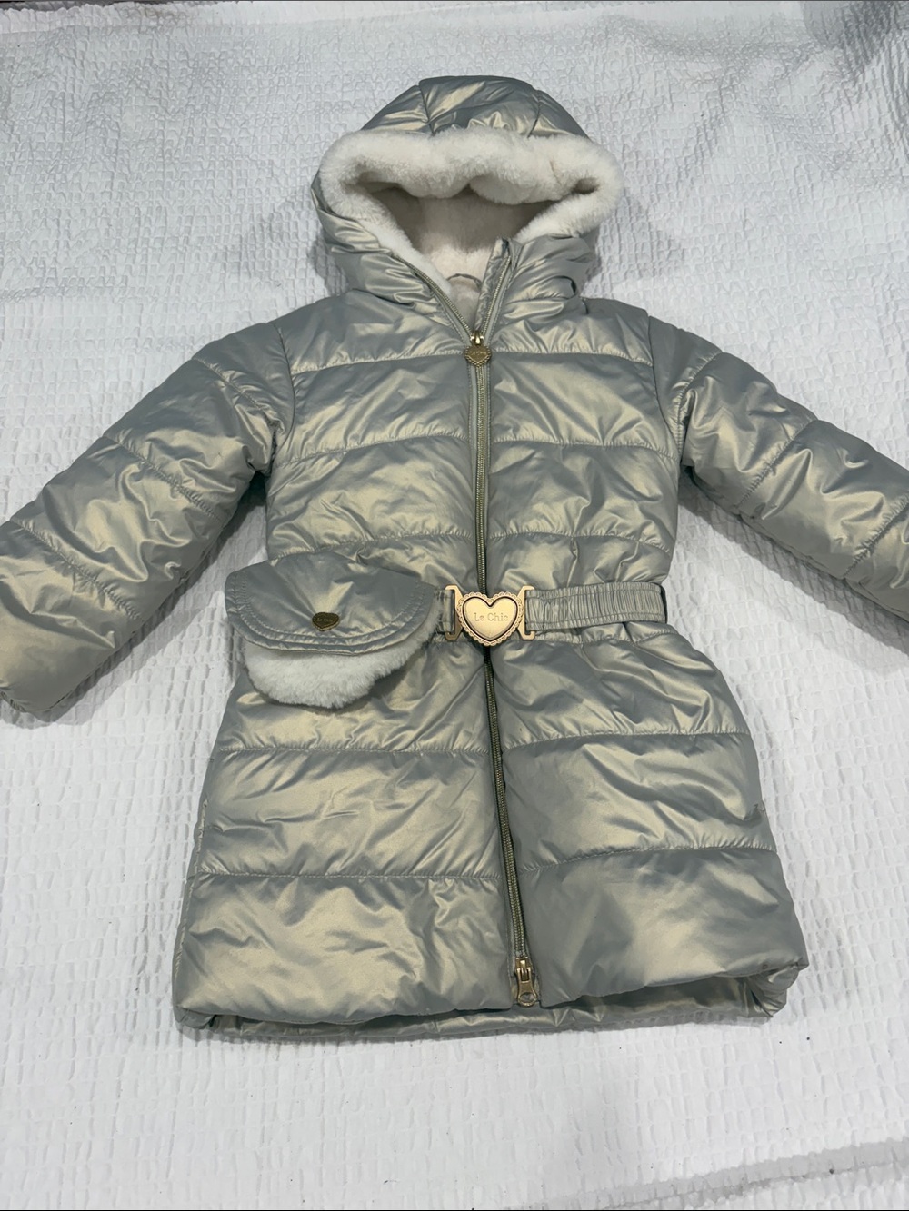 Le Chic  Silver Shadow Grey “Bodhi” Puffer Coat with Heart Belt & Purse
Size 4